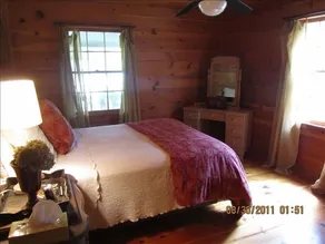 Mountain cabin, Clarkesville Ga, on beautiful trout stream near Soque River - Image 4
