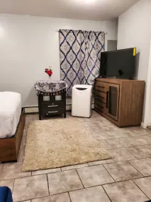 Cosy Studio in a Private home with private entrance and door - Image 4