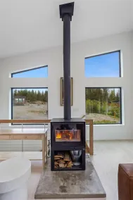 Alagnaq Inn: Panoramic Views, Modern Retreat - Image 2