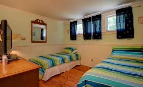 HyannisPort Cottage w/King Bed. Ocean View! Short Walk on footpath to 2 Beaches - Image 5