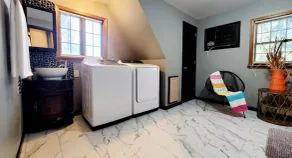 Maison privée, piscine creusée avec bain à remous et salle de jeux, à 5 min. à Shawnee, montez! - Image 3