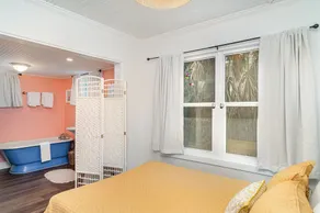 Naut 2 Shabby Cottage-Awesome Pool Area, Pine Ave location close to everything - Image 4
