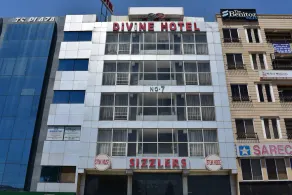 Divine Hotel DHA - Image 4