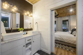 New!Pine Cone Cabin-Charming LUXURY1BedCabin that sleeps 4 surrounded by Pines - Image 5