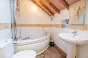 Comfy Home.  No longer available on this site. No bookings accepted - Image 4