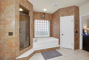 Hot Outdoor Spa, Beautiful 5-bedroom home, Private Green belt backyard - Image 3