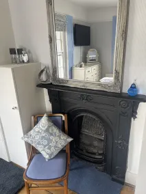 Georgian 4 bed historic house,100m City Centre w/ garden & private parking - Image 3
