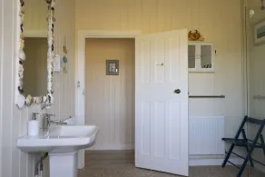 Large Bungalow sleeps 11. Beautiful views, big garden, lots of parking. - Image 4