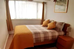 Entire House in Canterbury Centre - Free Parking - WiFi - Image 4