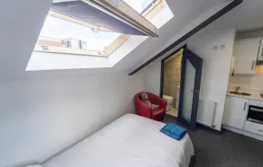 Fully Serviced studio available close to the city - Image 5