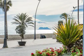 Inf45P- Modern 3 Bed City Apartment Next To Beach - Image 5