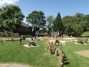 Rymlig familjevänlig stuga 7 sovplatser, öppen landsbygd utsikt, ligger väl tillbaka off road - Image 2