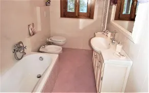 Villa indipendente con WIFI, piscina privata, A/C, TV, patio, vista panoramica, vicino Arezzo - Image 3