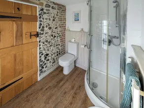 2 bedroom accommodation in Broadstairs - Image 4