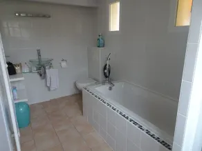 Hus med privat pool - Image 3