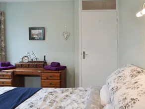 2 bedroom accommodation in Whitstable - Image 4