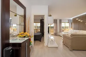 Apartment located 25m from the best beach in Marbella 3 swimming pools, wifi 1GB - Image 2