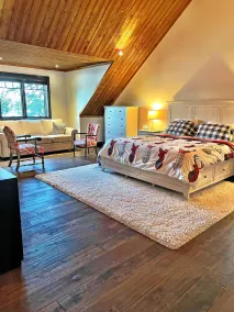Beautiful open-concept cottage on Moon River! 10 Minute walk to Bala! - Image 3