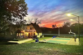 Spacious KC Home - Pickleball, Mini Golf, Gym, Luxurious Bathrooms, Swim Spa - Image 2