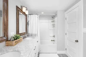 Best Location, Renovated, Walk Uptown! - 3br/3ba - Image 5