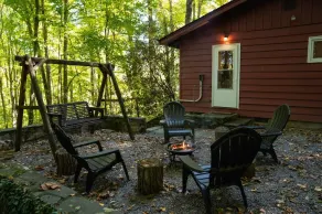 Woodsy Retreat-2 Bedroom cabin - Image 4