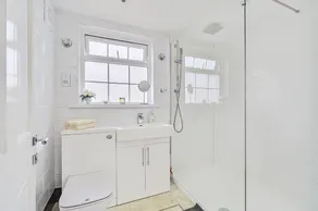 Luxury Cottage with Valley Views A Peaceful Couples Retreat - Image 2