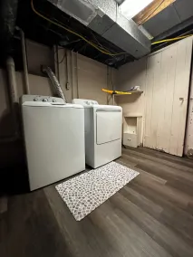 4-bedroom vacation home centrally located  - Image 3
