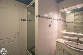63g1180 - Saint-ours-les-roches - Image 2