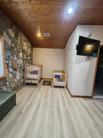 Lake Front Getaway! 6 Bedrooms rooms and 3.5 Baths. Prime location. Sleeps 16 - Image 4