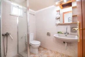 Platoni Elite apartments..A friendly relaxing place close to the beach &shops - Image 2
