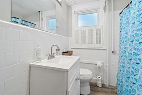 2 Blocks to Beach★3 BDRMS★Pet Friendly★Parking - Image 3