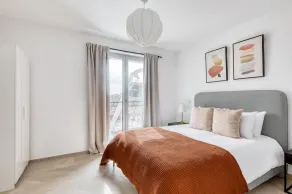 New Gasperich 1BR w/ Balcony & Elevator nr bus station, by Blueground - Image 4