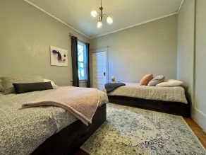 Charming heritage house 2-bedroom home in the heart of downtown. - Image 4
