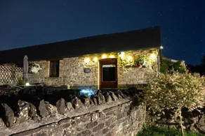 Swallow Cottage - 1 Bedroom - sleeps 3 - Image 3