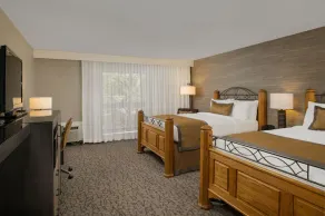 Superior Queen Suite w/ Surrounding Nature Trails! - Image 4