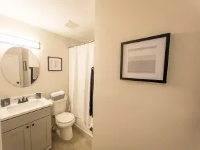 ⭐️Contemporary Upscale Family Villa in ❤️ of town ⚾️ - Image 5