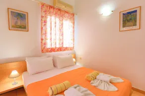 Dora: Holiday House with 2 bedrooms, shared pool,100m from the beach - Image 5