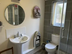 30 Chapel St, Caernarfon. Ground floor with garden - Image 2