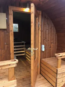 Tiny House mit Saunafass und Garten - Image 3
