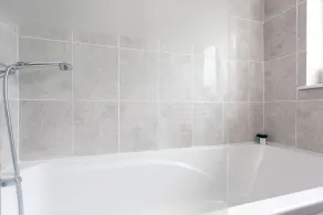 Comfortable contractor/family house Gatwick: sleeps 6+ - Image 3