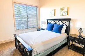 Comfortable condo with indoor/outdoor pool - Image 5