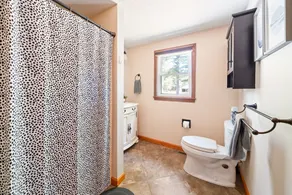 Beautiful property with Mountain View & privacy. Near trails, eateries & more! - Image 2