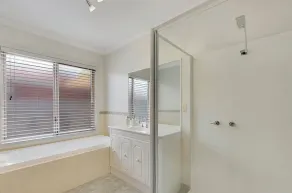 Luxury Waterfront Pet Friendly Accomodation. - Image 2
