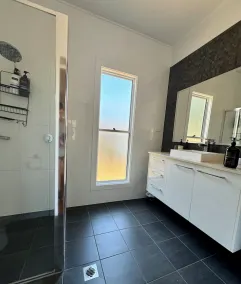 Relaxed 1950s Beach House by Shelly Beach - Image 3