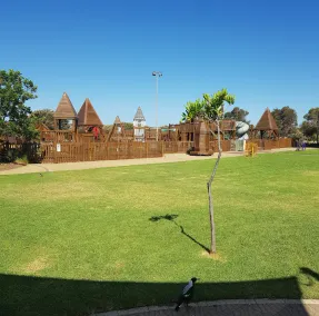 Private 2BR unit 4 beds free wifi & netflix & parks wine/beach - Image 2