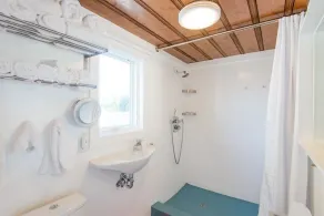 Hideaway Cottage - Renovated Private Retreat, just steps to the beach! - Image 4