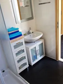 45sqm bungalow 2 room air conditioning 2xTV washing machine - Image 4