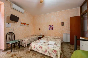 Chambre 'Appartamento 1 - Stanza 12' avec Terrasse partagée, Wi-Fi et Climatisation - Image 5