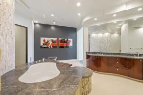 La Jolla villa with 5 bedrooms, private pool, hot tub, and ocean views. - Image 3
