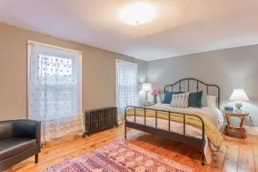 Adorable Kingston Cottage in the Heart of the Roundout Historic Area Downtown. - Image 4